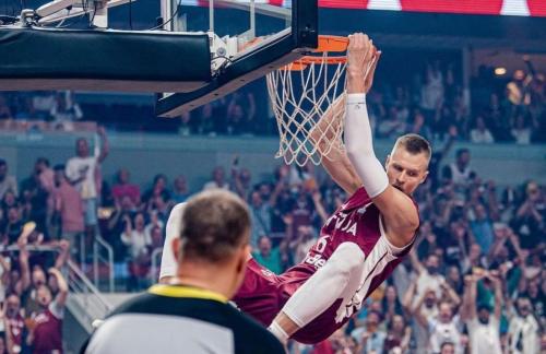 Kristaps Porzingis sedianya tampil bersama Timnas Basket Latvia di FIBA World Cup 2023 (Foto: Instagram/@kporzee)